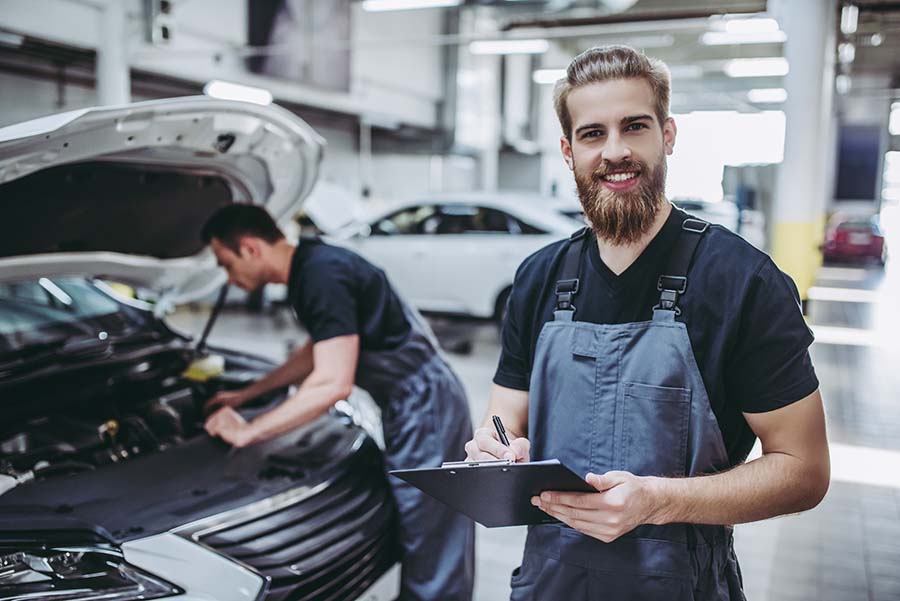 Pulire il pavimento dell'officina meccanica - Pulire il pavimento dell'officina meccanica